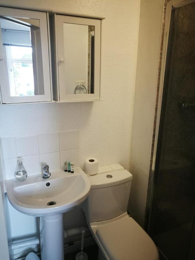 Oyo The Maidstone Guesthouse Екстериор снимка